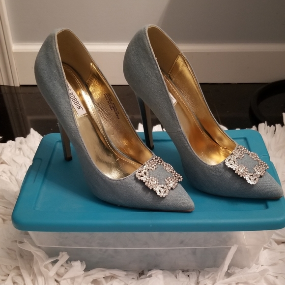 Shoes - Picture 2 of 8